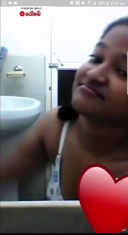 Srilankan girlfriend nude video call viral clip