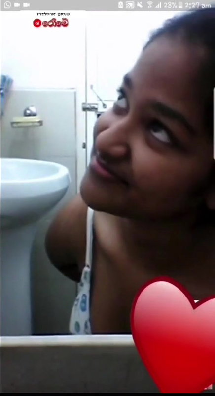 Srilankan girlfriend nude video call viral clip