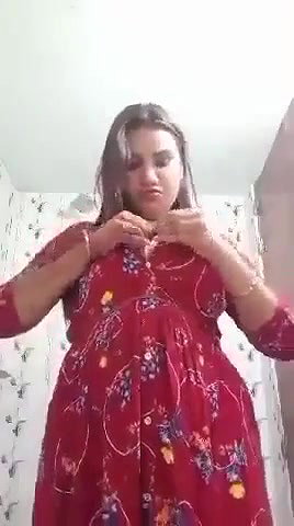 Pakistani girl naked boobs show selfie video