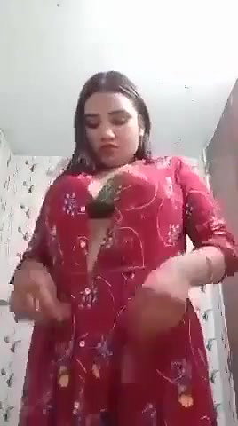 Pakistani girl naked boobs show selfie video