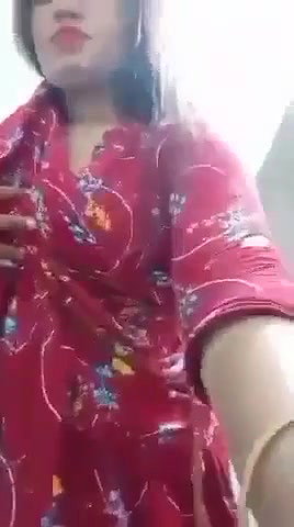 Pakistani girl naked boobs show selfie video