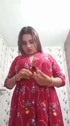 Pakistani girl naked boobs show selfie video