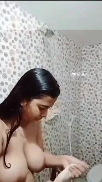 Bengali girl nude bath showing huge boobs