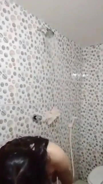 Bengali girl nude bath showing huge boobs