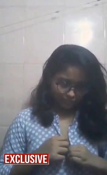 Indian college sex girlfriend nude viral selfie