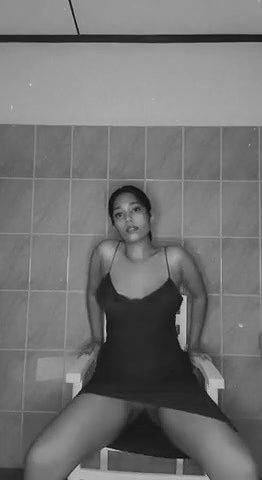 Instagram girl posts nude bath for fans viral show