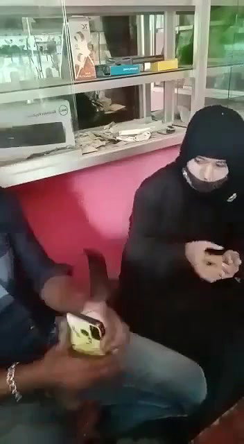 Hijabi girl riding dick in photo studio sex MMS