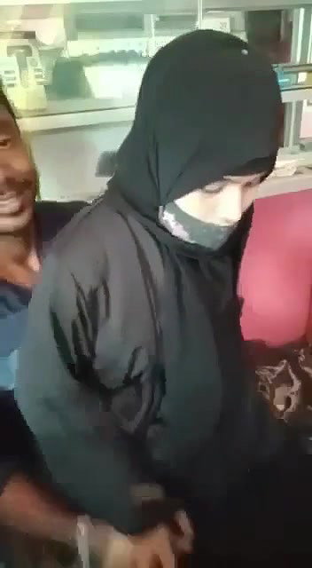Hijabi girl riding dick in photo studio sex MMS