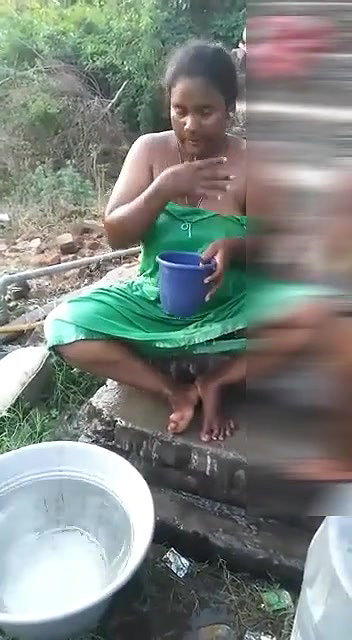 village bhabhi outdoor nude bath caught by devar