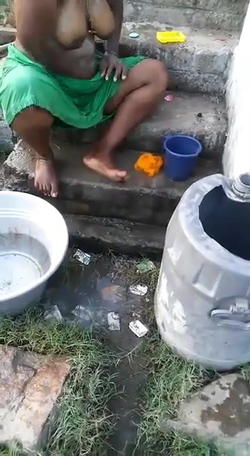village bhabhi outdoor nude bath caught by devar