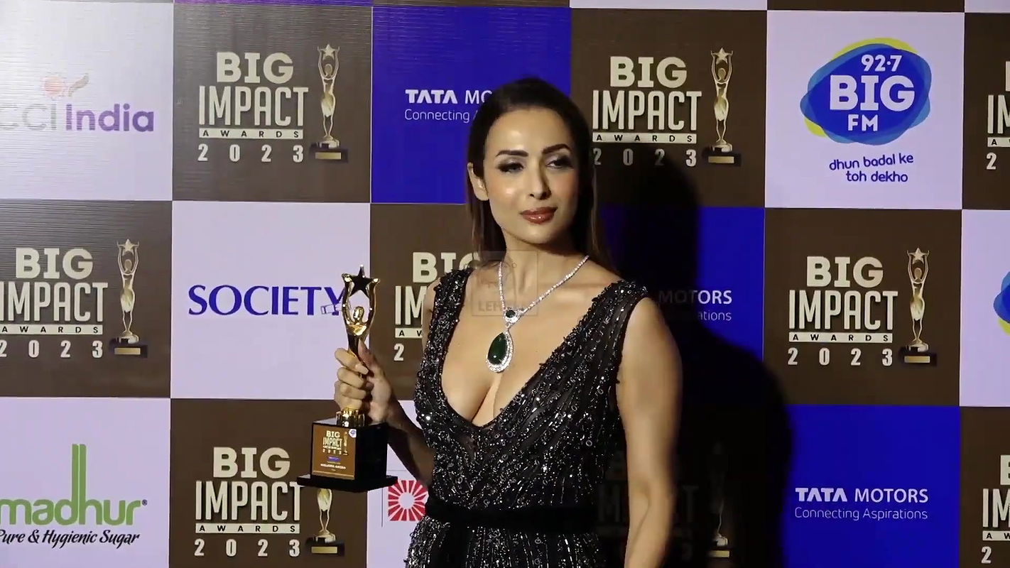 Milf’s Malaika Arora & Shilpa Shetty Super Hot Boobs Show in Red Carpet-1080P