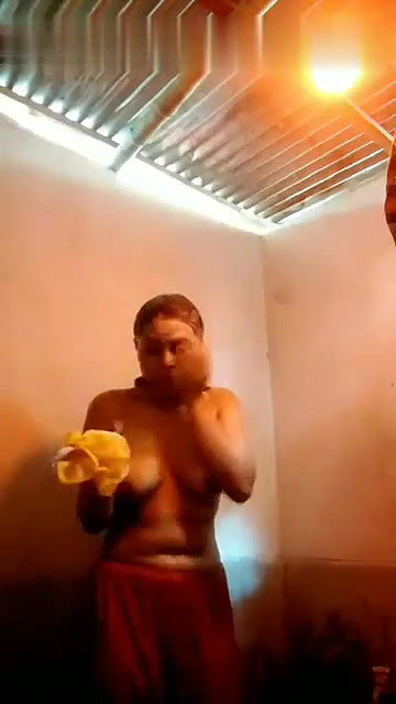 unmarried desi bhabhi viral nude bath video