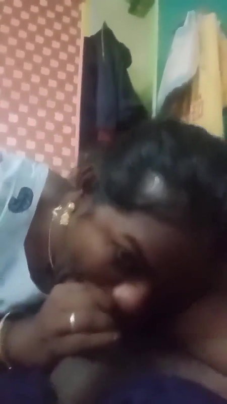 Desi randi sucking dick of her client viral MMS