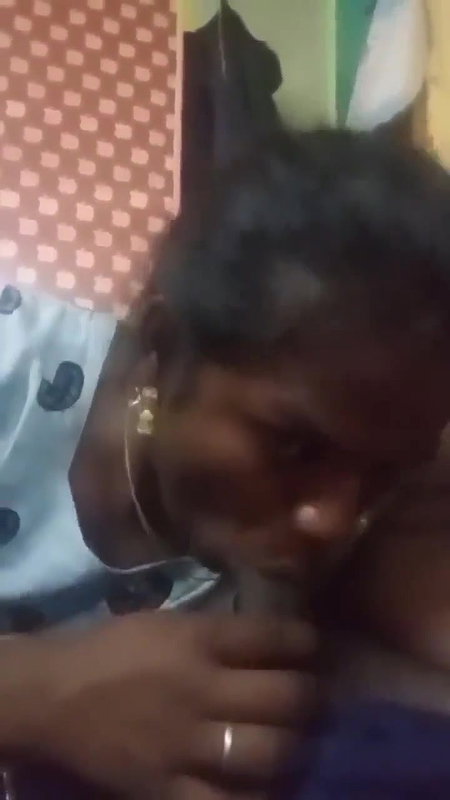 Desi randi sucking dick of her client viral MMS