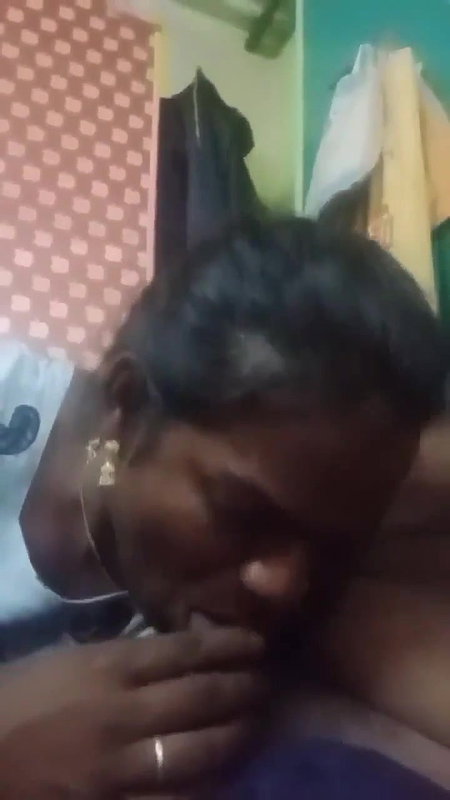 Desi randi sucking dick of her client viral MMS