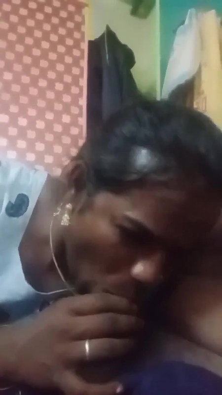 Desi randi sucking dick of her client viral MMS