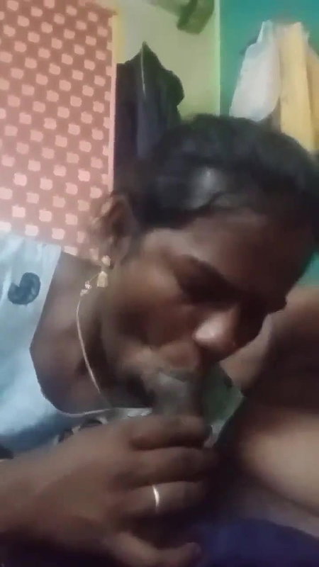 Desi randi sucking dick of her client viral MMS