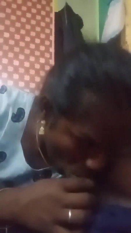 Desi randi sucking dick of her client viral MMS