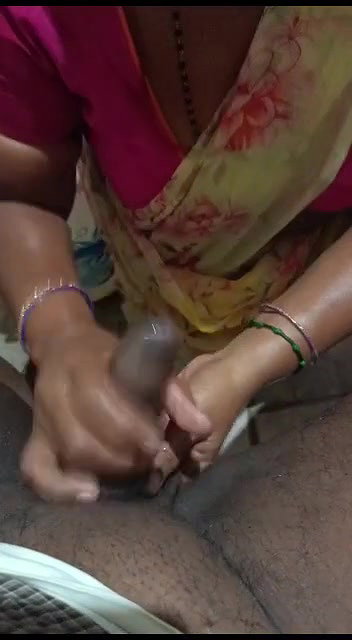 Desi maid sex in bathroom after blowjob to owner