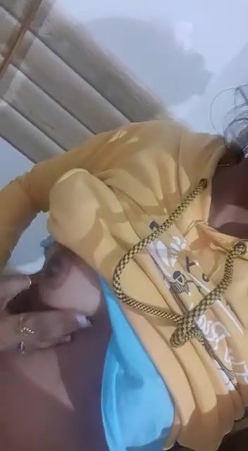 Manali village girl boobs show viral selfie