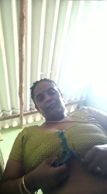 Tamil aunty sex tease big boobs viral show