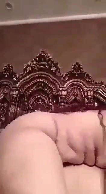 Pakistani sex MILF riding dick viral MMS