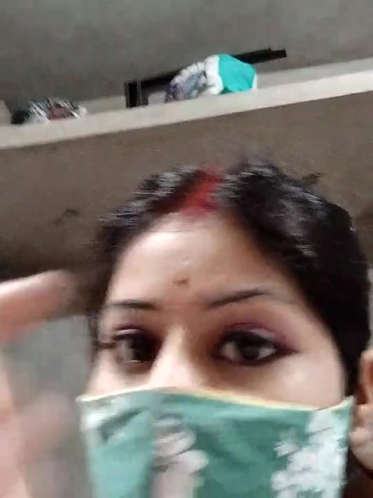 Indian hot beautiful Bhabhi Showing