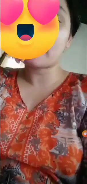 Beautiful Paki Girl showing Boobs And Ass