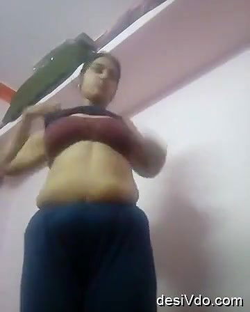 Mallu Aunty Dress Changing – 2