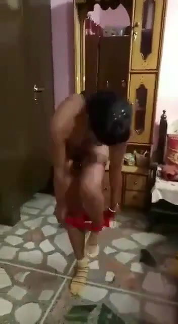 kapde kholke nangi video