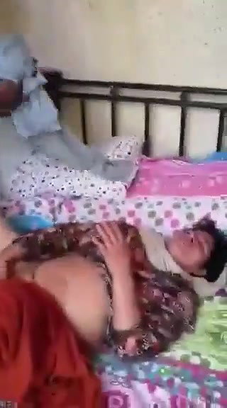 buddhe ne chudai kri