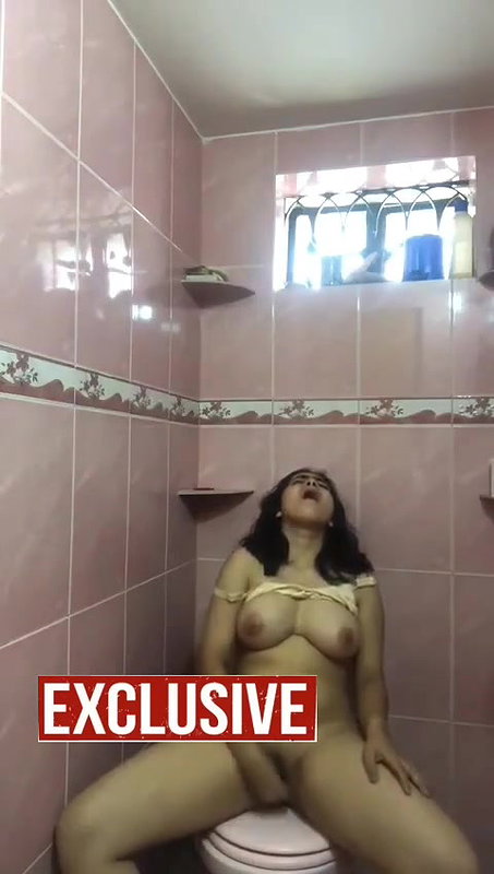 horny chubby Indian girl fingering viral clip