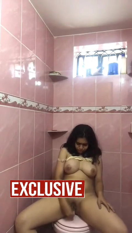 horny chubby Indian girl fingering viral clip