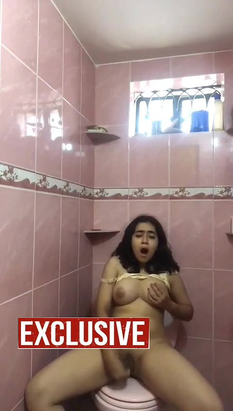 horny chubby Indian girl fingering viral clip