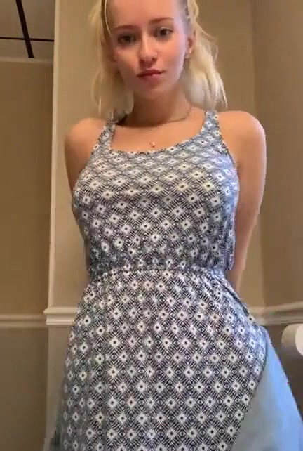 Horny College Babe Sending Dildo Riding Snap to Her Boyfriend (Must Watch)