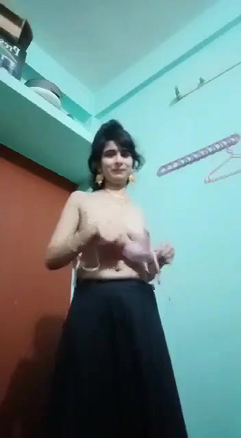Tall bhabhi stripping saree to nude MMS