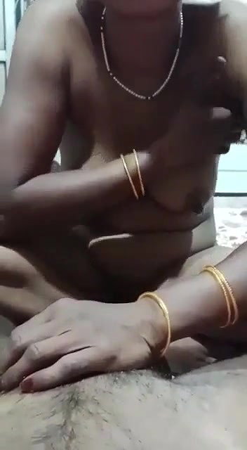 Desi mature sex bhabhi handling dick in mouth