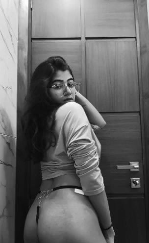 Cute Submissive Girl Showing Nude Captured By Boyfriend