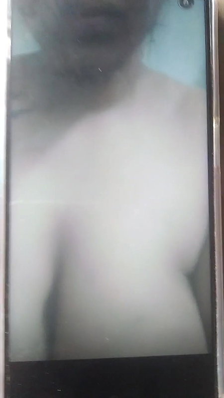 Big boobs Indian girl topless selfie viral clip