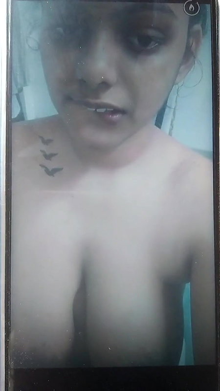 Big boobs Indian girl topless selfie viral clip