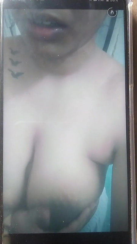 Big boobs Indian girl topless selfie viral clip