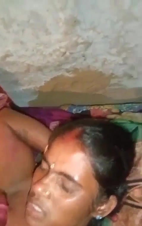 Mature Hindi aunty xxx fucking with a drunk man