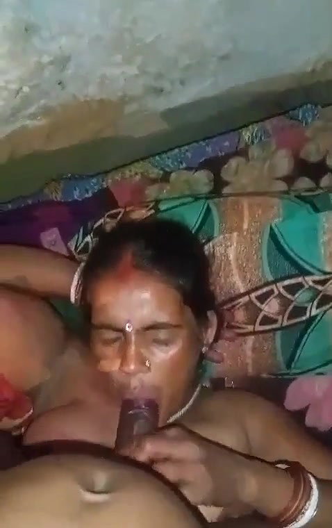 Mature Hindi aunty xxx fucking with a drunk man