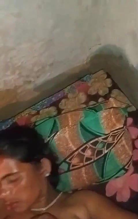 Mature Hindi aunty xxx fucking with a drunk man