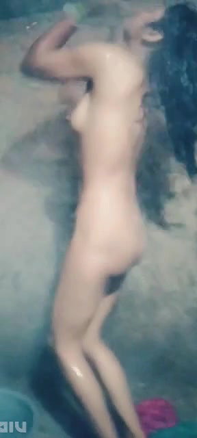 Desi village college girl bathing nude clip