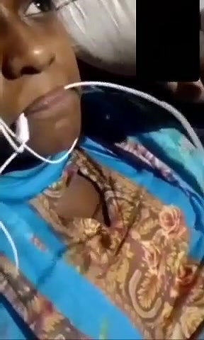 Bengali girl showing boobs on video call MMS