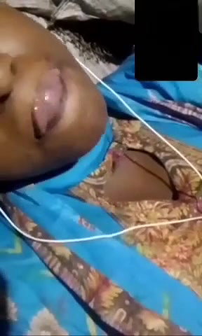 Bengali girl showing boobs on video call MMS