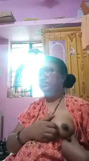 Indian mature aunty showing boobs to lover