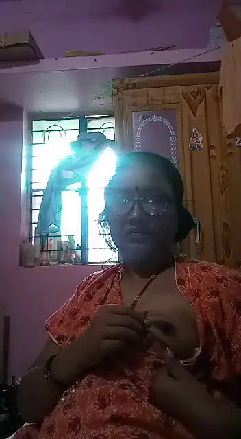 Indian mature aunty showing boobs to lover