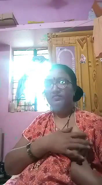 Indian mature aunty showing boobs to lover
